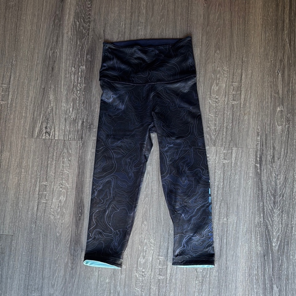 Peloton cropped Black Swirl Leggings
